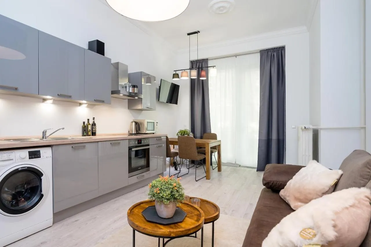 The Lohmeyerstr Vh Rechts, Lovely 2 Bedroom Up To 4 برلين
