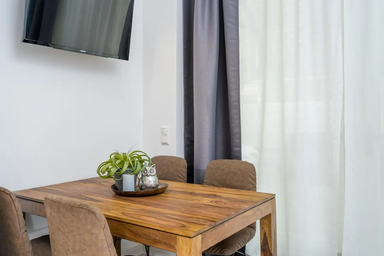 The Lohmeyerstr Vh Rechts, Lovely 2 Bedroom Up To 4 برلين